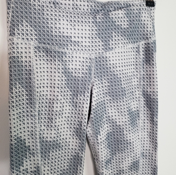 Old Navy Compression athletic leggings white gray - Picture 2 of 9